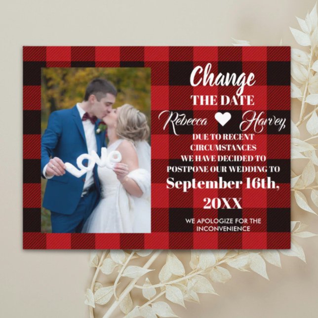 Carte Postale Faire-part carreau de bison mariage rustique changement de da (buffalo plaid rustic wedding change the date announcement postcard)