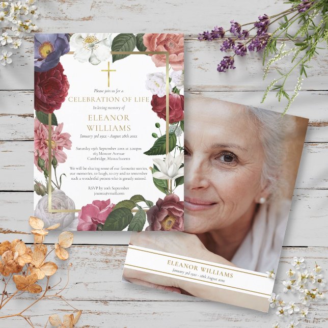 Carte Postale Faire-part Célébration florale de la vie Croix d'or Photo (Floral Celebration of Life Gold Cross Photo Announcement Postcard)