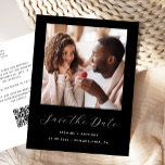 Carte Postale Faire-part Code QR noir photo minimal Enregistrer la date<br><div class="desc">Cette carte postale simple et minimaliste Save the Date présente une photo carré au-dessus des mots "Save the Date" dans un élégant script d'écriture manuscrite blanche, suivie des noms du couple, de la date du mariage et de la ville en caractères sans serif sur un arrière - plan noir. Ajoutez...</div>