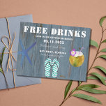 Carte Postale Faire-part Drôle boissons gratuites Plage Mariage Sauvez les<br><div class="desc">Mignonne enregistrer les dates d'un mariage à la plage dans un drôle de design "Boissons gratuites (et nous nous marions". L'établissement propose un arrière - plan rustique en bois avec des étoiles de mer,  des tongs et un cocktail de noix de coco.</div>