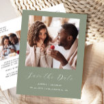 Carte Postale Faire-part Écran de script minimal de 2 photos vert Enregistr<br><div class="desc">Cette carte postale simple et minimaliste Save the Date présente une photo carré au-dessus des mots "Save the Date" dans un élégant script d'écriture manuscrite blanche, suivie des noms du couple, de la date mariage et de la ville en sans serif police sur un arrière - plan vert sage. Ajoutez...</div>