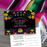 Carte Postale Faire-part Enregistrer la date Colorful mexicaine Fiesta Flor<br><div class="desc">Enregistrez la carte postale Date que vous pouvez customiser pour convenir à toute occasion. Le design floral mexicain de la fiesta a une abondance de fleurs colorées sur le devant avec la typographie brossée manuscrite en rose, sur un arrière - plan noir. Le modèle est mis en place pour que...</div>
