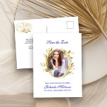 Carte Postale Faire-part Enregistrer la photo du cadre Royal Blue and Gold<br><div class="desc">Enregistrez la Carte Postale Date, personnalisée avec votre photo, encadrée d'un cadre ovale géométrique de feuille botanique. Le design a une palette de couleurs de bleu royal et d'or avec une élégante typographie de script sophistiquée. Le modèle est configuré pour que vous puissiez ajouter votre photo, occasion, nom, date et...</div>
