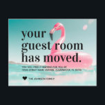 Carte Postale Faire-part Flamant Rose Tropical Changement d'Adresse Déménag<br><div class="desc">Flamant Rose Tropical Nouvelle Adresse Chambre d'amis Annonce de Déménagement Carte postale Le design présente une typographie moderne de script et de police et un cœur sur un flamant rose sur une photo au bord de la mer ou de la plage. Idéal pour ceux qui déménagent dans des zones ensoleillées,...</div>