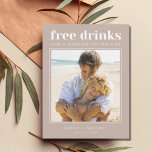 Carte Postale Faire-part Funny Free Drinks Mariage Photo Enregistrer la dat<br><div class="desc">Ces cartes postales de date sont pour le couple amusant qui ne peut pas attendre de célébrer à leur mariage avec leur famille et leurs amis. Typographie moderne "Boissons gratuites et mariage sur le côté" est l'un de nos plus populaires! Vos hôtes mariages l'adoreront. Customisez avec votre photo et les...</div>