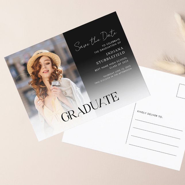 Carte Postale Faire-part Graduation 2025 Photo Grad Enregistrer la date (Graduation 2024 Script Save the Date Announcement Postcard)