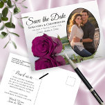 Carte Postale Faire-part Magenta Rose Oval Photo Wedding Enregistrer La Dat<br><div class="desc">Ces belles cartes postales sont une merveilleuse façon de faire savoir à vos amis et votre famille de sauver la date pour votre prochain mariage. Elles présentent un design élégant, élégant et romantique, avec un seul rose à long tige violet, magenta ou baies réfléchissant dans un bassin d'eau, et votre...</div>