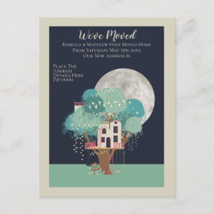 Carte Postale Faire-part Maison dans les arbres et lune Nous avons déménagé