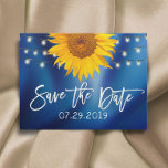 Carte Postale Faire-part Mariage de tournesol rustique bleu marine Enregist<br><div class="desc">Fleurs de soleil rustiques et lumières à cordes Bleu de marine Enregistrer la date Annonces.</div>