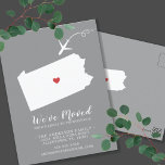 Carte postale Faire-part Moving Pennsylvania<br><div class="desc">Faire-part de déplacement | State Pennsylvania, faire-part moderne en mouvement avec l'état de Pennsylvanie, avec un coeur rouge et avion sur un arrière - plan gris. La couleur arrière - plan peut être changée facilement en cliquant sur personnaliser, puis cliquez pour customiser plus loin pour voir notre sélecteur de couleurs....</div>