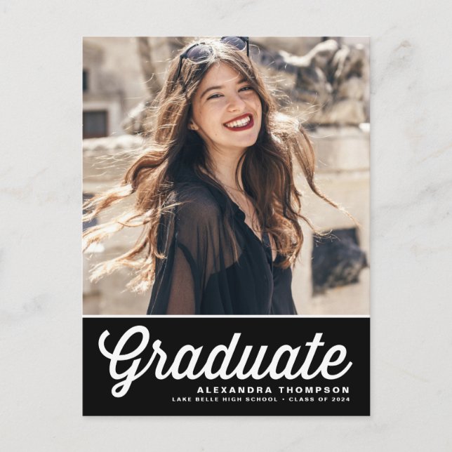 Carte Postale Faire-part Noir Retro Script Classe de 2025 Photo Graduation (Devant)
