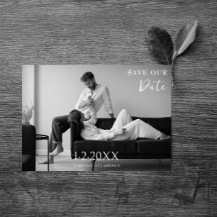 Carte Postale Faire-part Photo moderne en noir et blanc Enregistrez la date