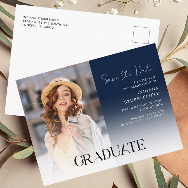 Carte Postale Faire-part Script de photo de remise de diplômes Diplômé 2025 (Graduation Save the Date Script Grad Photo Announcement Postcard)
