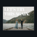 Carte Postale Faire-part Typographie audacieuse et copieuse Enregistrer la<br><div class="desc">La carte postale idéale pour le couple élégant avec une photo fiançailles avec une vue panoramique qui montre le paysage de votre région et est zoomé loin du couple, cette carte comporte une superposition de texte de changement de date mariage faire-part avec une forte esthétique typographique. Le verso de la...</div>