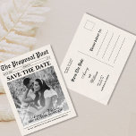 Carte Postale Faire-part Unique Funny Newspaper Wedding Enregistrer La Date<br><div class="desc">Préparez-vous à chatouiller les os drôles de vos invités avec notre Unique Funny Newspaper Wedding Save The Date Postcard Faire-part. Cette carte postale non conventionnelle est conçue pour apporter un sourire à tous, avec des gros titres pleins d'esprit et des graphiques ludiques qui rappellent un journal. Que vous annonciez votre...</div>