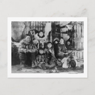 Carte Postale Famille esquimaude en photographie d'igloo d'hiver