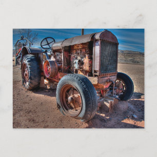 Carte Postale Farms Rusty Antique Tractor