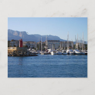 Carte Postale Faro rojo y veleros en el puerto