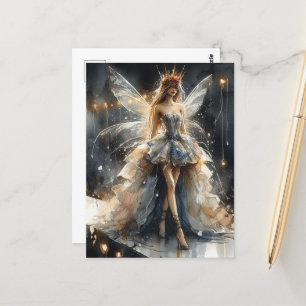 Carte Postale Fée dans un défilé de mode habillé de journaux