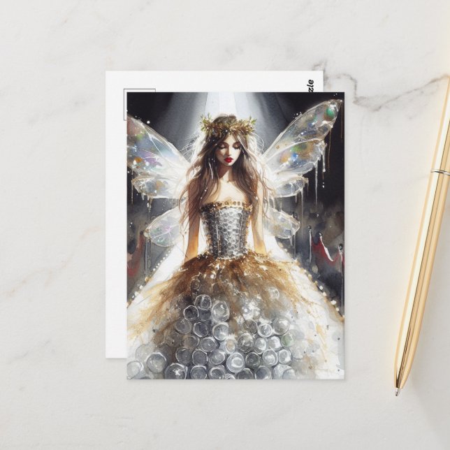 Carte Postale Fée en robe Recyclée au défilé de mode (Devant/Arrière en situation)