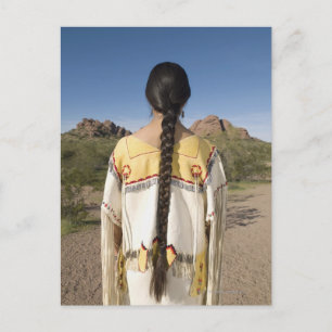 Carte Postale Femme amérindienne en tenue traditionnelle 2
