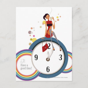Carte Postale Femme assise sur une horloge et tenant une tasse d