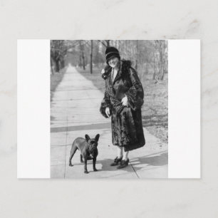 Carte Postale Femme avec French Bulldog, années 1920