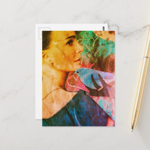 Carte Postale Femme avec un collage surréaliste d'oiseau bleu