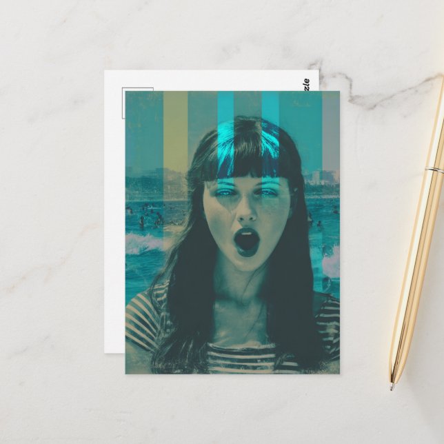 Carte Postale Femme de Glitch à la plage (Devant/Arrière en situation)