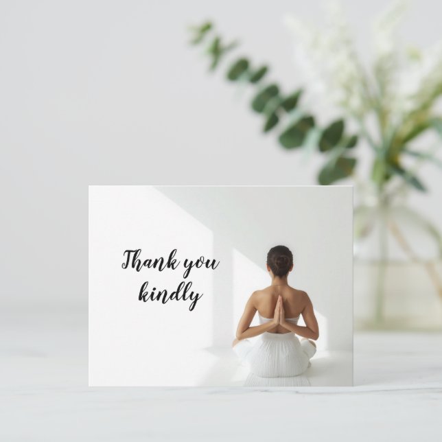 Carte Postale Femme de yoga  (Debout devant)