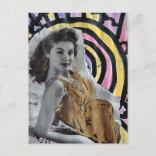 Carte Postale Femme en 1939 sur la plage maillot de bain doré