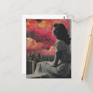 Carte Postale Femme en noir et blanc au sommet de la ville