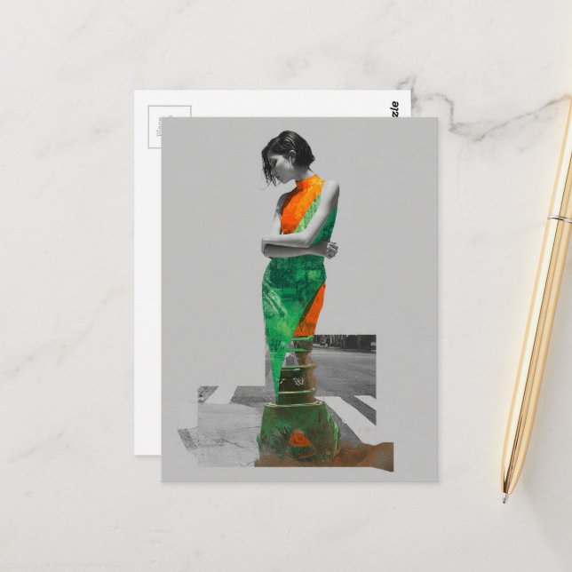 Carte Postale Femme en robe verte collage de mode (Devant/Arrière en situation)