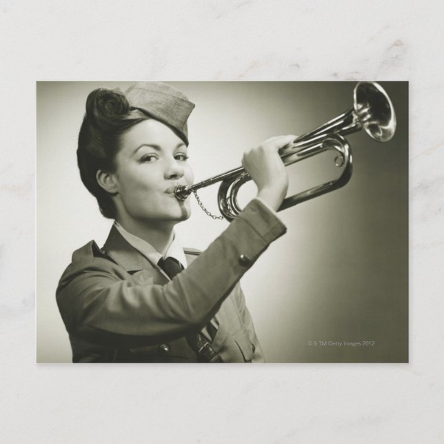 Carte Postale Femme en uniforme de soldat (Devant)