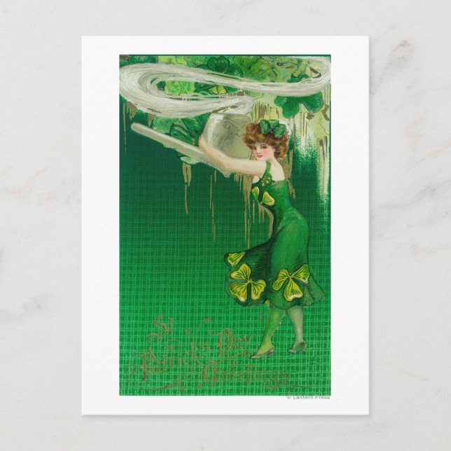 Carte Postale Femme en vert tenant une scène de tuyau (Devant)