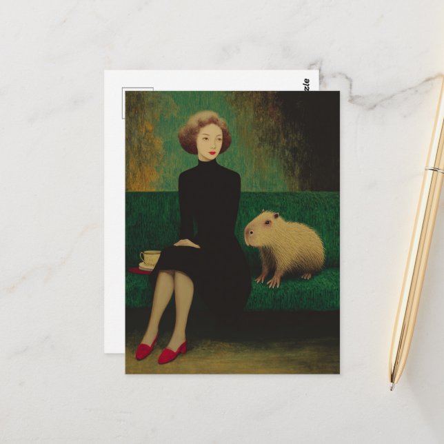 Carte Postale Femme et Capybara sur le canapé (Devant/Arrière en situation)