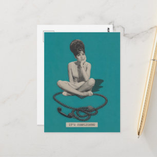 Carte Postale Femme et téléphone rétro c'est compliqué collage