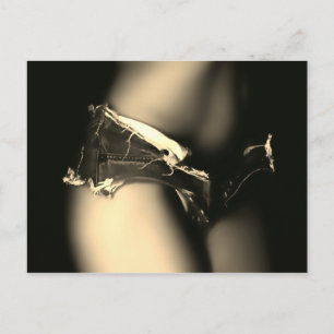 Carte Postale Femme glamour posant en jeans shorts, corps parfai