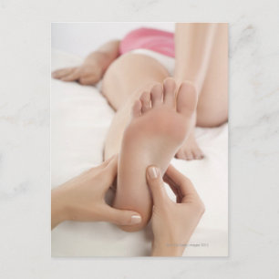 Carte Postale Femme recevant le massage de pied