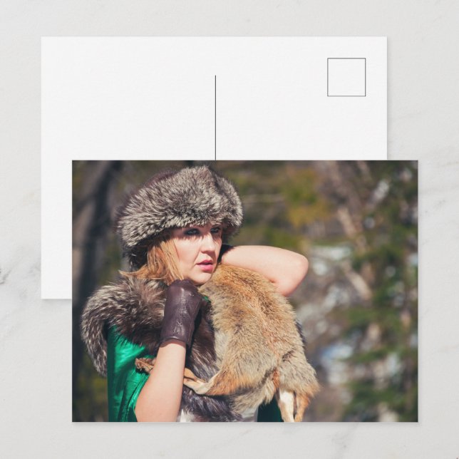 Carte Postale Femme rétro en hiver (Devant / Derrière)