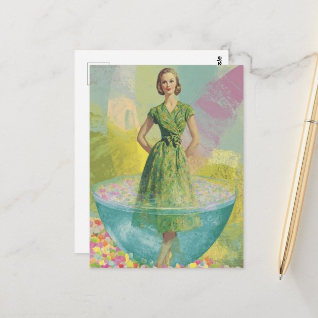 Carte Postale Femme rétro en Verre minuscule surréaliste (Devant/Arrière en situation)