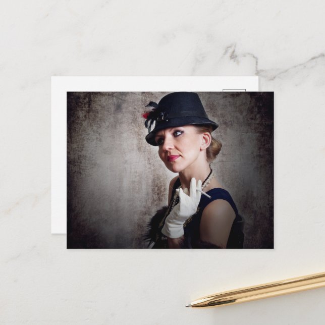 Carte Postale femme rétro vintage (Devant/Arrière en situation)