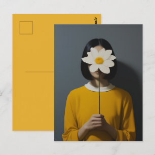 Carte Postale Femme robe jaune Fleur blanche