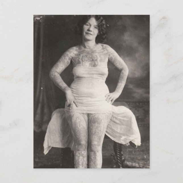 Carte Postale Femme tatouée Curvy (Devant)