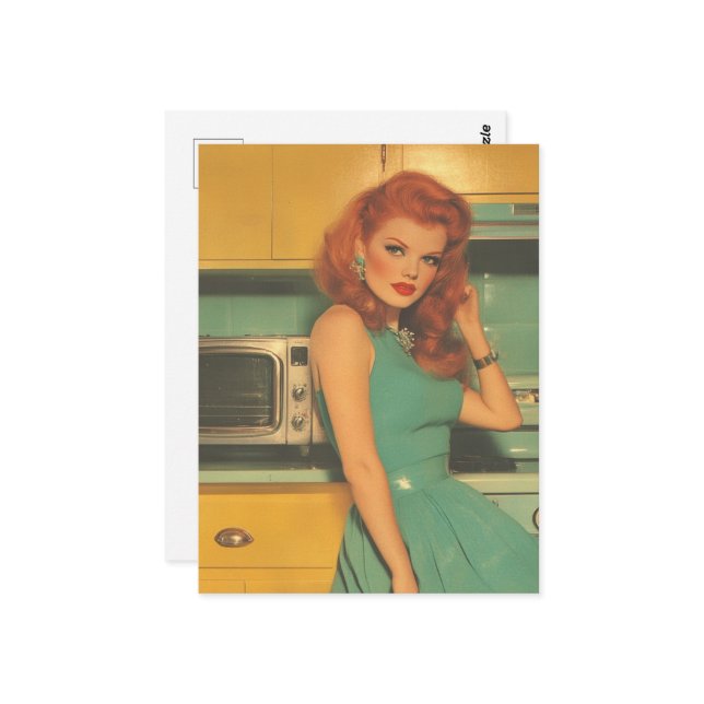 Carte Postale Femme vintage dans la cuisine (Devant/Arrière en situation)