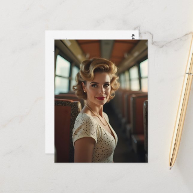 Carte Postale Femme vintage rétro dans le train (Devant/Arrière en situation)