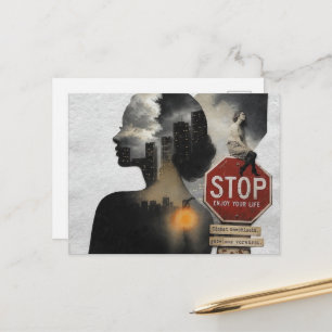 Carte Postale Femmes dans le collage de la ville nocturne Arrête