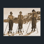 Carte Postale Femmes vintage Retro Ski 'Ski Bums 1942'<br><div class="desc">Vintage Retro Femmes Ski 'Ski Bums vers 1942',  photo vintage sépia de trois skieuses !</div>
