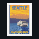 Carte Postale Ferry and Mountains - Seattle, Washington<br><div class="desc">Ferry and Mountains - Seattle,  Washington - Poster Vintage voyage a été créé en 2007. Cette image représente des scènes de Seattle,  WA.</div>