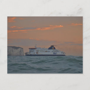 Carte Postale Ferry entrant dans le pont